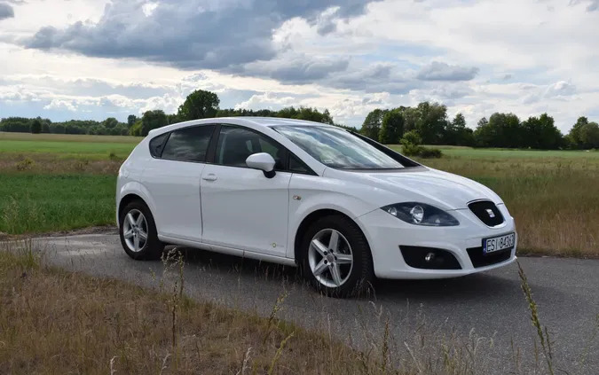 łódzkie Seat Leon cena 21500 przebieg: 205000, rok produkcji 2011 z Sieradz